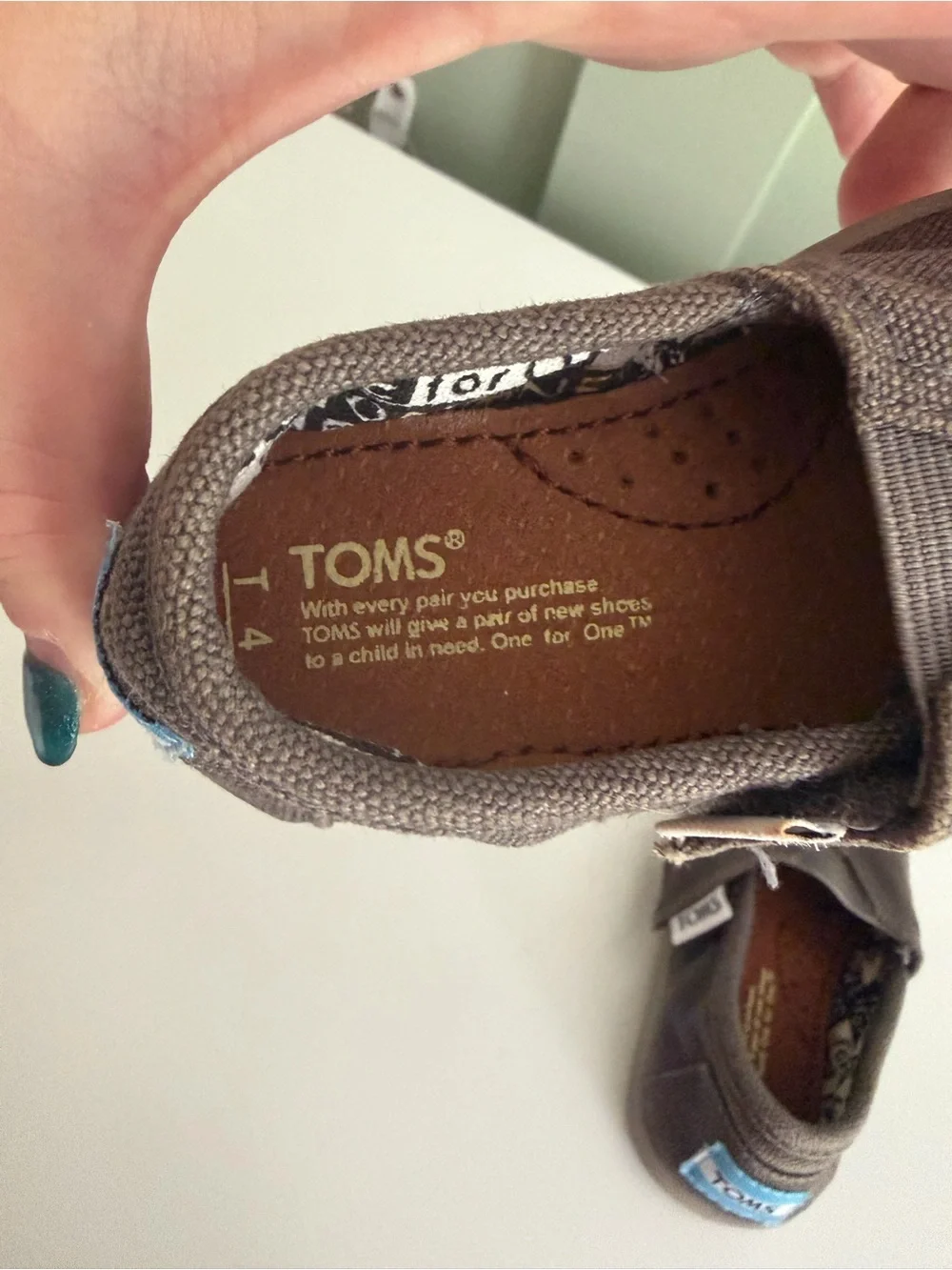 TOMS Alpargatas Ash (gray-brown) Canvas Slip-On Casual Shoes Unisex Kids US 4